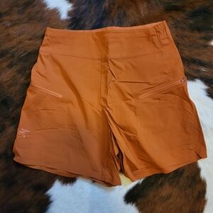 Arc'teryx Aesta shorts rusty orange